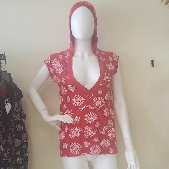 Red top - Picture 1 of 1